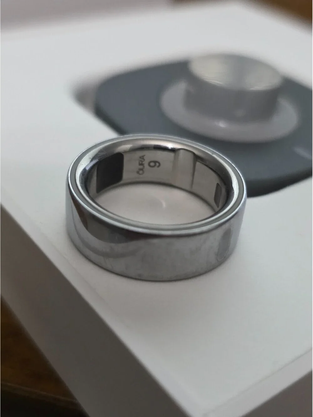 Oura Ring Gen4 Silver Size 9 Smart Fitness Ring w/ Charger USB-C Box Tested